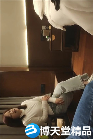 [國產劇情]撩起衣服舌吻摸奶，揉穴調情搞得想要，騎乘抽插大力猛操