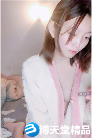 [國產劇情]長相清純的瘦小的妹子，剃了白虎，掰穴自慰，再和紋身男友啪啪做愛