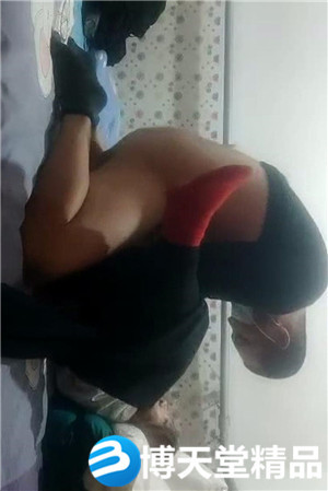 [國產劇情]大叔下午性慾勃發，街頭約人妻，簡陋出租屋內吹硬了