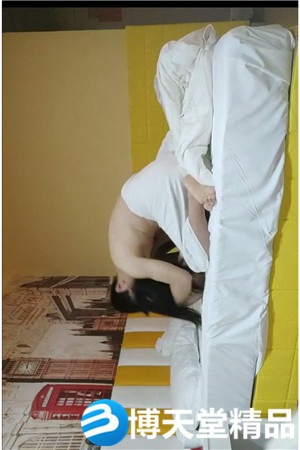 [國產劇情]被窩裡拉出來再干兩炮 ，第一視角後入美臀 ，抱起來抽插搞得喊不要