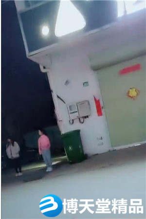 [國產劇情]深夜街頭，美女肆虐，完全不同於白天的老女人