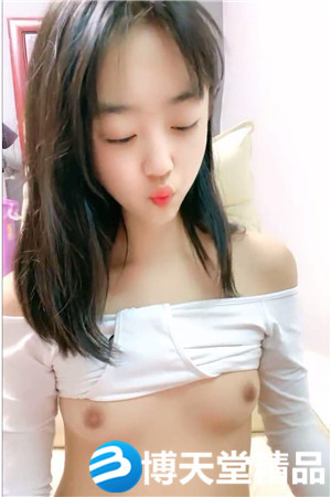 [國產劇情]撩起衣服揉捏貧乳，掰開粉嫩小穴道具插入 ，雙指猛扣一臉享受