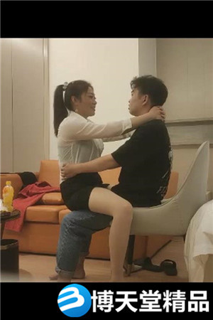 [國產劇情]自帶多套衣服，熟女會疼人還給按摩 ，主動舌吻，大屁股騎乘猛坐撞擊