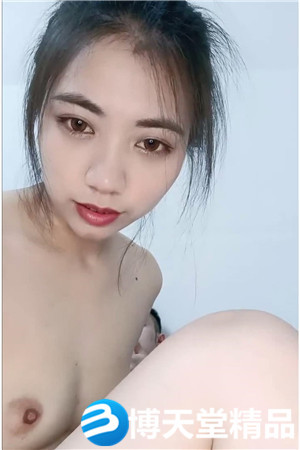 [國產劇情]丸子頭漂亮妹子，第一視角手指道具自慰，再和小鮮肉男友啪啪暴力打樁內射一逼
