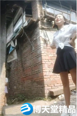 [國產劇情]街頭幾十個妹子，選妃現場偷拍，黑衣嫩妹
