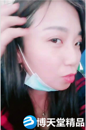 [國產劇情]兩個白富美在早茶鬧市跳蛋自慰 鮮鮑溢出白色淫汁 周圍都是一群人在嘮嗑