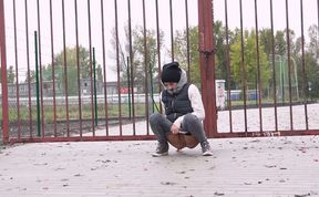 All natural svelte chick gets cold and pisses outdoors right away