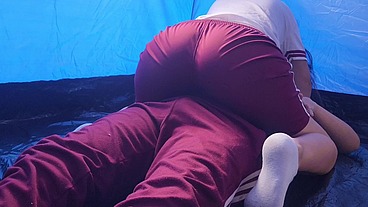 VIDEO DE ESTUDIANTES COGIENDO cuando van de EXCURSION en una CARPA cerca del lago (XVIDEOS RED)
