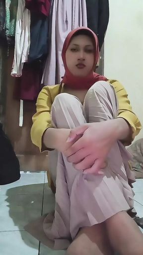 Horny Muslim Femboy