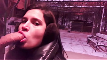 Sucking a stranger&#039_s cock outdoors