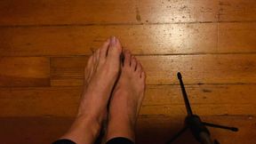 Big feet toe wiggles