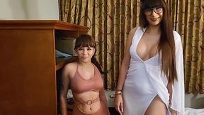 Amateur threesome with latina sluts at the hotel