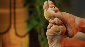 Callused feet in full fashioned nylon stockings (4K)