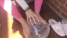 gonfiare palloncini e scoppiarli con unghie pop looner bloe to pop nail to pop