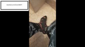 Bianca sneaks to restroom to itch feet