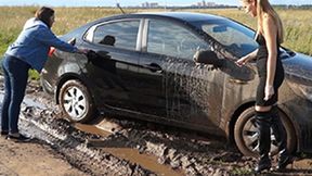 6_RUSSIAN GIRL STUCK IN MUD