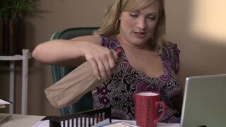 Vicky Vixen asserts her authority to Sophia Jade
