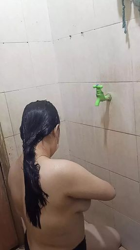 Take a bath with your sister-in-law until Crot part 1