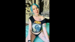 tattooed babe gives joi with dildo handjob red light green light countdown