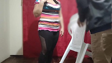 Le pagamos 100 $ a una pareja de casada para jugar el juego del test a ver si adivina que tienen en su boca la chica le poner los cuerno con el modelo del juego terminan follando parte 2/2