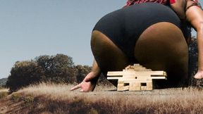Giantess uses Fat ass to knock Down buildings 4k