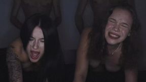 Collegianas Golpeadas No Seu Quarto - RUGIANDO FORTE!