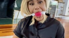 Talking Bondage with Enchantress Sahrye HD MP4-Interview turns into bondage escape challenge