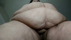 Supersized Pussy Play