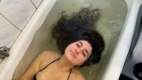 Adele Long lair bathtub underwater fetish