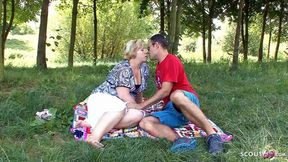 Hot German Busty Housewife Teases Extramarital&#x6DEB;&#x4E71;With&#x964C;&#x751F;Man By The Beach