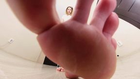 Robin - barefoot crushing VR 360 6K