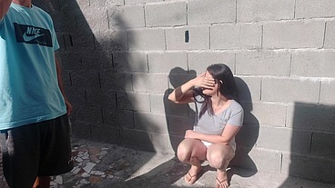 chamei o vizinho pedreiro para fazer um orçamento, acabei mostrando a calcinha sem querer, tive que entrar na rola!