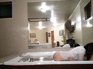 La verga del esposo de mi hermana me calienta tanto que nos escapamos al motel a follar