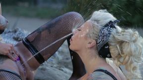 Biker babes Bonnie Rotten and Vyxen Steel