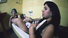 i love having my feet worshipped by sexy alt girls