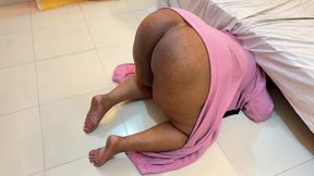 egyptian big ass & pussy hot stepmom stuck under bed then she want hardcore fuck from son s friend