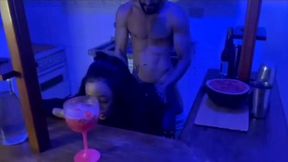fui na balada e dei pro barman
