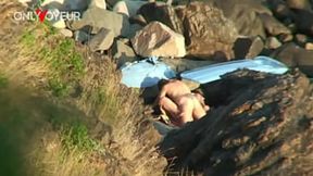 Secluded Beach Quickie Caught by Voyeurs