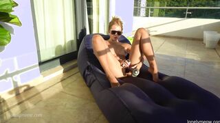 Lonelymeow Mia inside SUNSEX (I love to got screwed under the Sun)