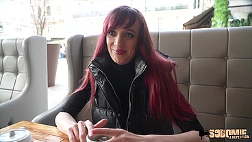 Luna, 30ans, s’offre les services de deux beaux étalons !