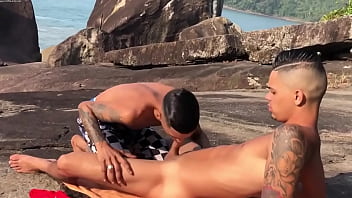 Levei o moz&atilde_o na praia com tezao, tive que comer ele ali mesmo. - Completo