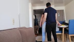 me dan verga en la sala.