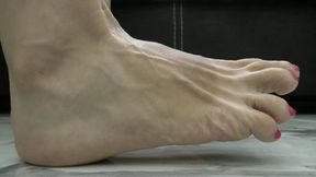 I love your toe curl, and I love to cum to your feet MP4 FULL HD 1080p