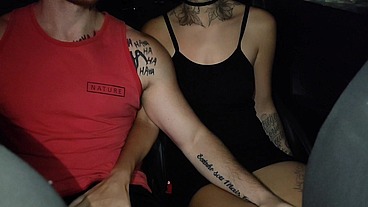 eu e meu namorado transamos no uber e depois paguei a corrida com um boquete