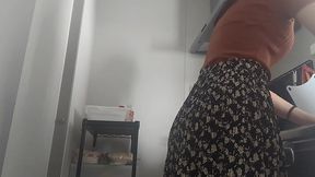 キッチンで家事しながらパンツの中に玩具入れたら痙攣が止まらなくなっちゃった清楚系巨乳女子