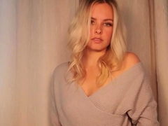 Amateur sweet blonde babe sucking cock