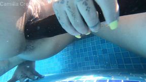 camilla cheyenne and katt have a double dildo in the pool