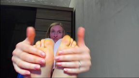 hot tits, belly, bare feet, pussy wide-open!