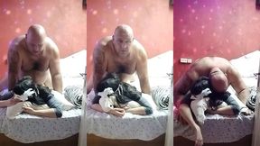 novinha pede para o veio dessa vez deitar por cia dela onde ele mete no cuzinho dela