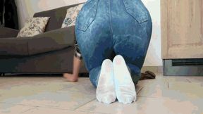 Cleaning in white socks1 MP4(1280x720)FHD